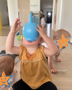 Enfants jouant à la crèche