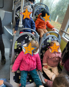 Sortie en bus avec 4 enfants