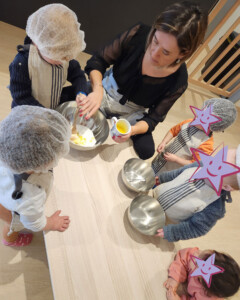 Enfants qui cuisinent
