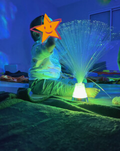 Atelier expérimental avec des jeux de lumière